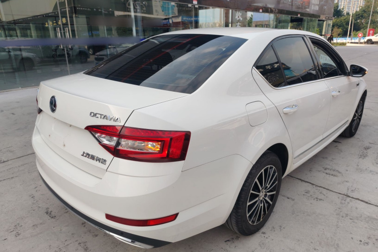 斯柯达 明锐 2019款 1.5L 自动豪华版车身外观7