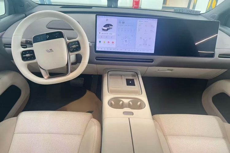 理想汽车 理想i6 2025款 两驱标准型中控内饰7001