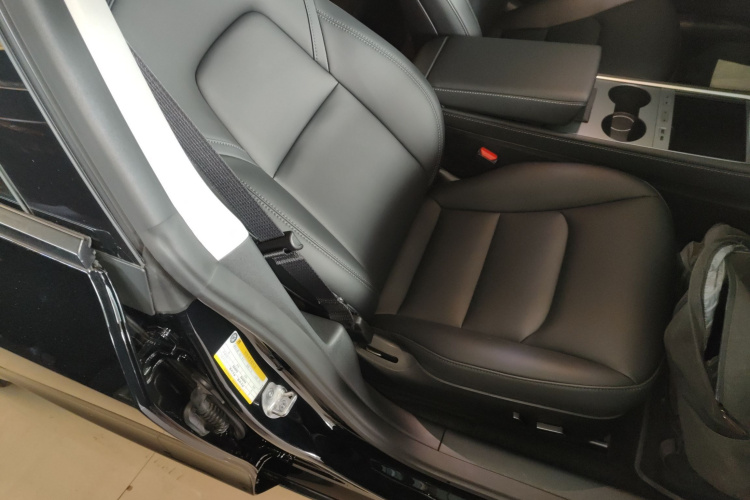 特斯拉 Model 3 2022款 后轮驱动版局部细节41