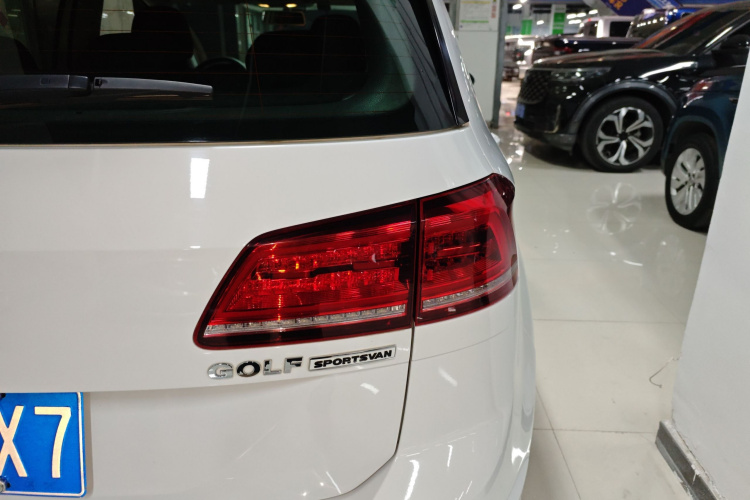 大众 高尔夫·嘉旅 2018款 1.6L 自动舒适型车身外观9