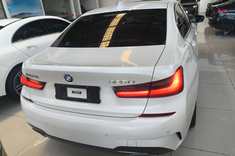 宝马3系 2022款 325Li M运动套装车身外观6