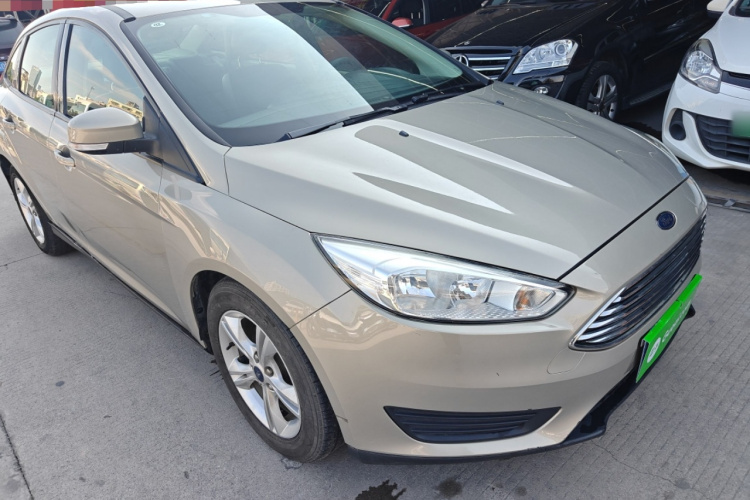 福特 福克斯 2018款 三厢经典 1.6L 自动舒适型智行版车身外观3