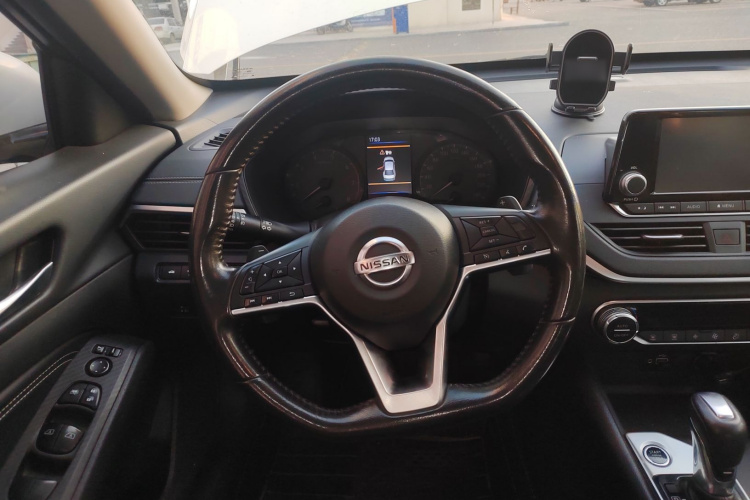 日产 天籁 2019款 2.0T XL 智领版中控内饰13