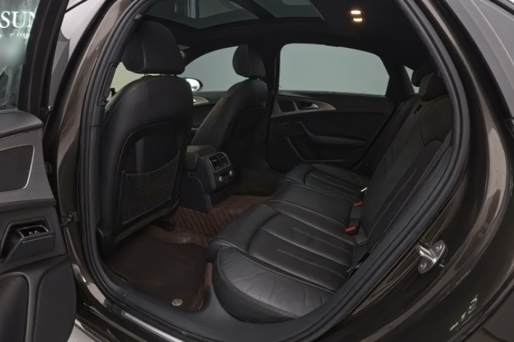 奥迪A6L 2018款 30周年年型 35 TFSI 运动型局部细节22