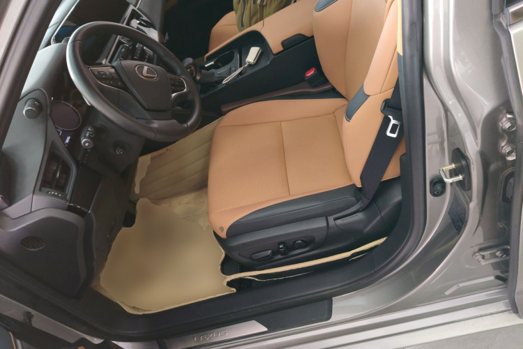 雷克萨斯ES 2023款 200 卓越版中控内饰19