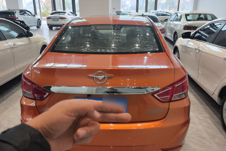 海马 福美来 2015款 1.6L 手动悦尚型车身外观6