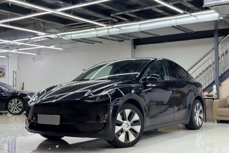 特斯拉 Model Y 2021款 长续航全轮驱动版车身外观1