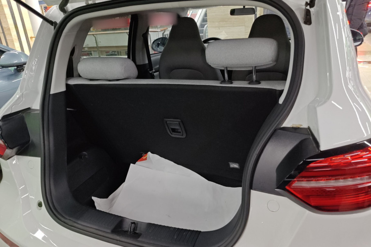 零跑汽车 零跑T03 2023款 200轻享版机舱底盘23