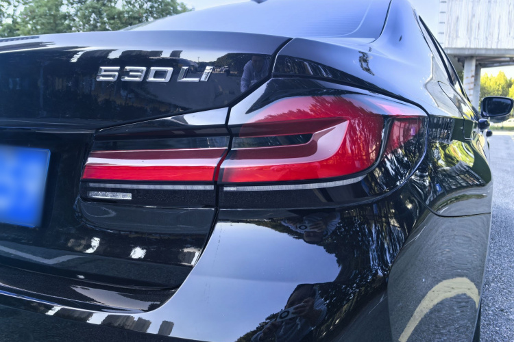 宝马5系 2021款 改款 530Li 领先型 豪华套装车身外观6010