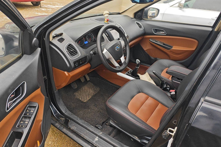 吉利汽车 金刚 2016款 1.5L 手动进取型中控内饰7002