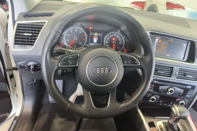 奥迪Q5 2017款 Plus 40 TFSI 技术型局部细节13