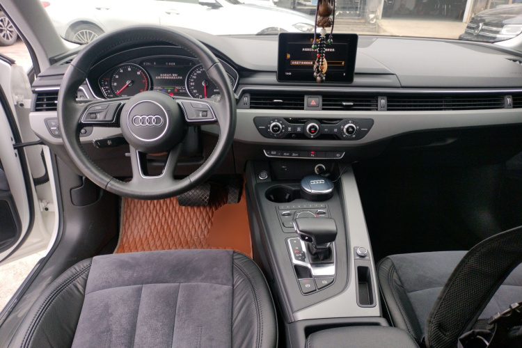 奥迪A4L 2019款 40 TFSI 进取型 国V中控内饰12