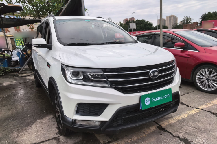 SWM斯威汽车 SWM斯威X3 2021款 1.5L 手动舒适型 7座车身外观3