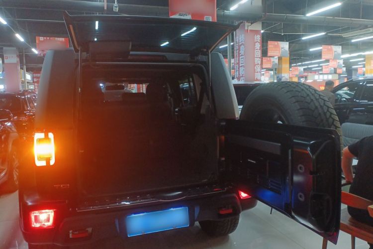 北京越野 北京BJ40 2024款 2.0D 刀锋英雄荣耀版机舱底盘23