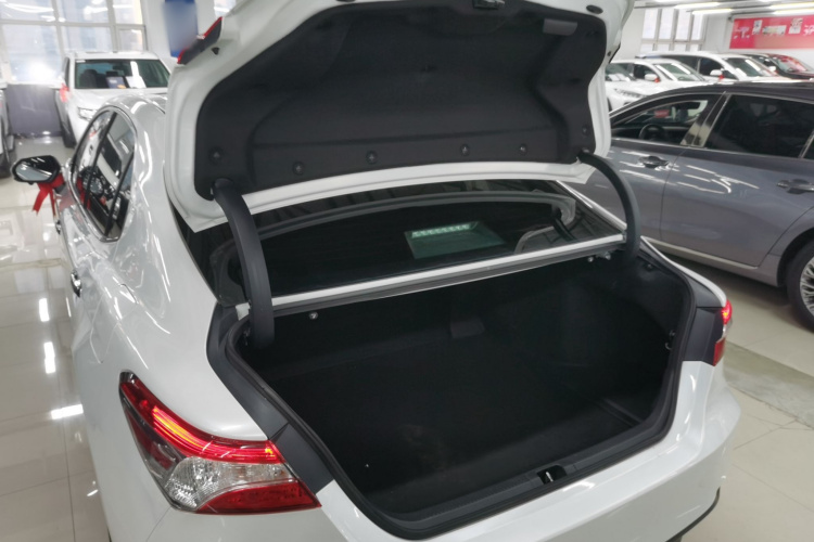 丰田 凯美瑞 2021款 双擎 2.5HGVP 领先版机舱底盘23