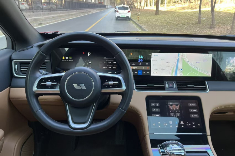 理想汽车 理想ONE 2021款 增程6座版中控内饰7006