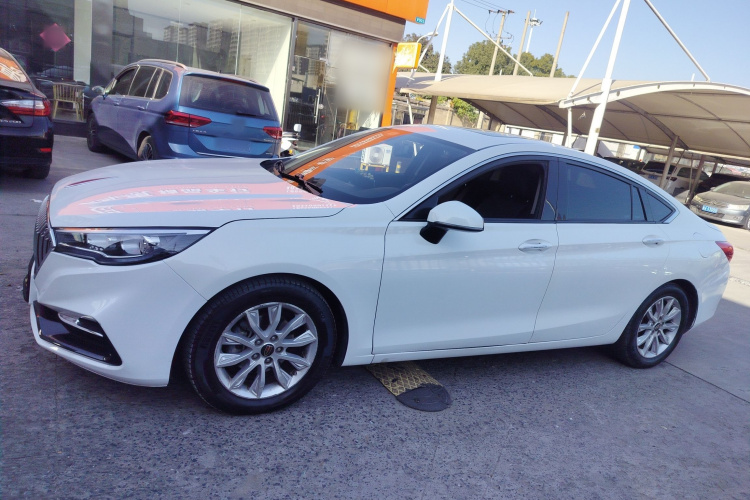 红旗H5 2019款 30TD 型动版车身外观4