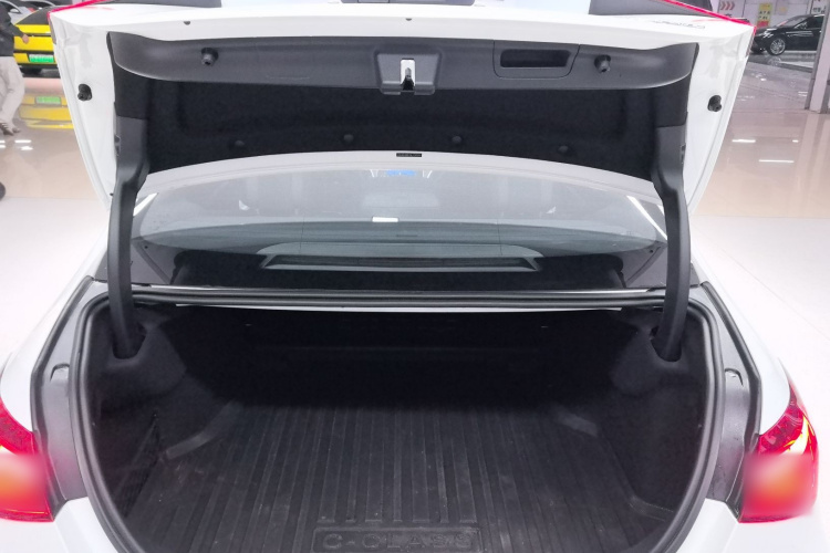 奔驰C级 2022款 改款 C 200 L 运动版局部细节23