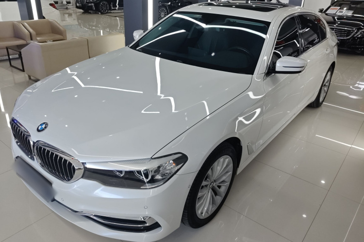 宝马5系 2019款 530Li 领先型 豪华套装车身外观4
