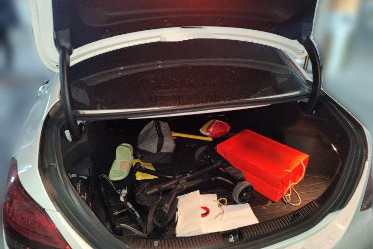 奔驰C级 2019款 C 260 运动版中控内饰23