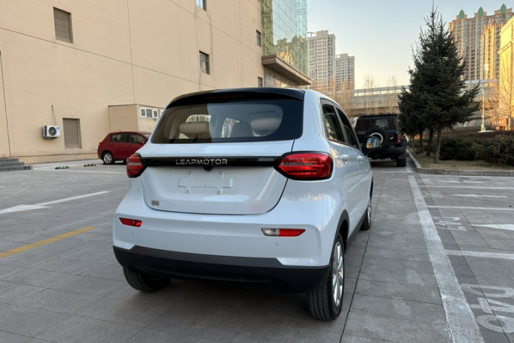 零跑汽车 零跑T03 2023款 403轻享版车身外观6005