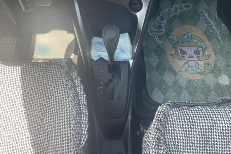 丰田 YARiS L 致炫 2015款 1.5E 自动魅动版中控内饰7004