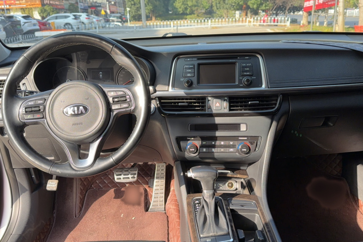 起亚K5 2016款 2.0L 自动LUX中控内饰7004