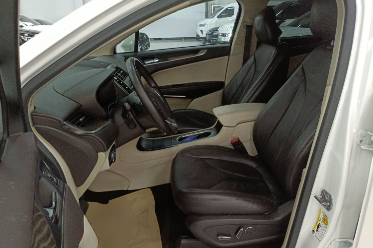 林肯MKC 2019款 2.0T 两驱尊雅版 国VI中控内饰19