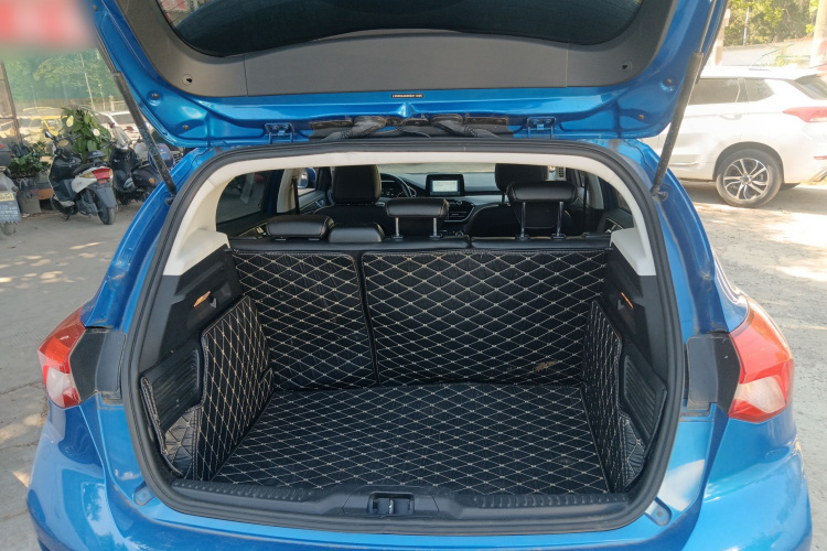 福特 福克斯 2019款 两厢 EcoBoost 180 自动锋潮型机舱底盘23