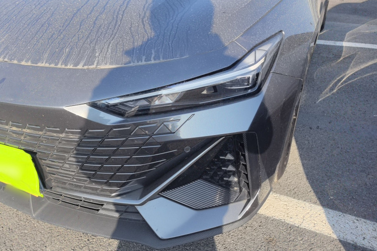 长安UNI-V 2022款 1.5T 尊贵型局部细节36