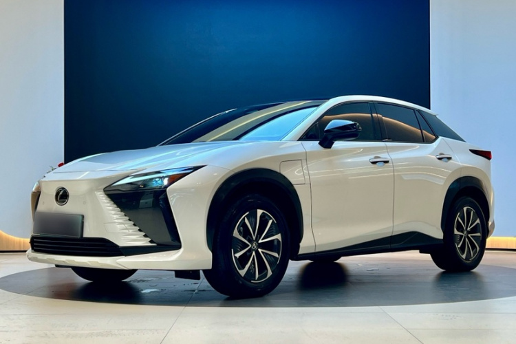 雷克萨斯RZ 2023款 450e 四驱纵享版车身外观6007