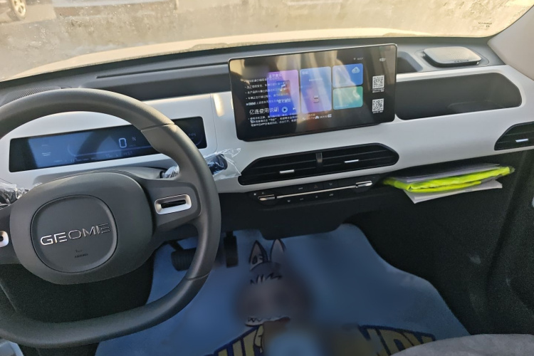 吉利银河 2024款 熊猫mini 200km 耐力熊中控内饰7003