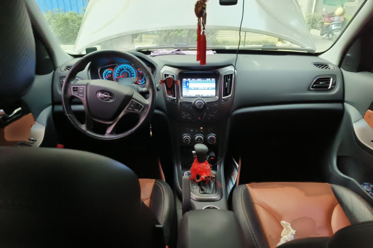 海马S7 2015款 改款 1.8T 自动纵骋型中控内饰7002