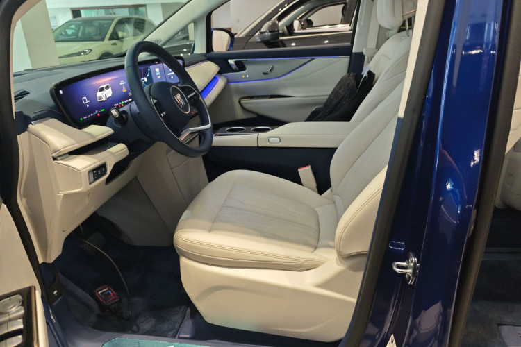别克GL8新能源 2024款  陆尊 奢享版 7座中控内饰19