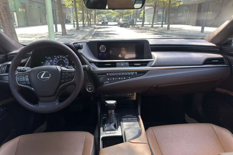 雷克萨斯ES 2018款 300h 卓越版 国V车身外观6013