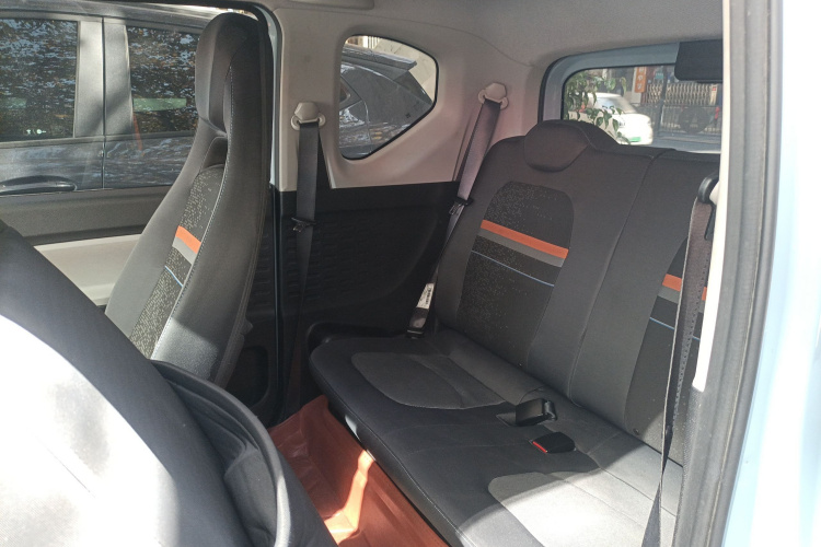 五菱汽车 宏光MINIEV 2022款 自在款 磷酸铁锂中控内饰7004