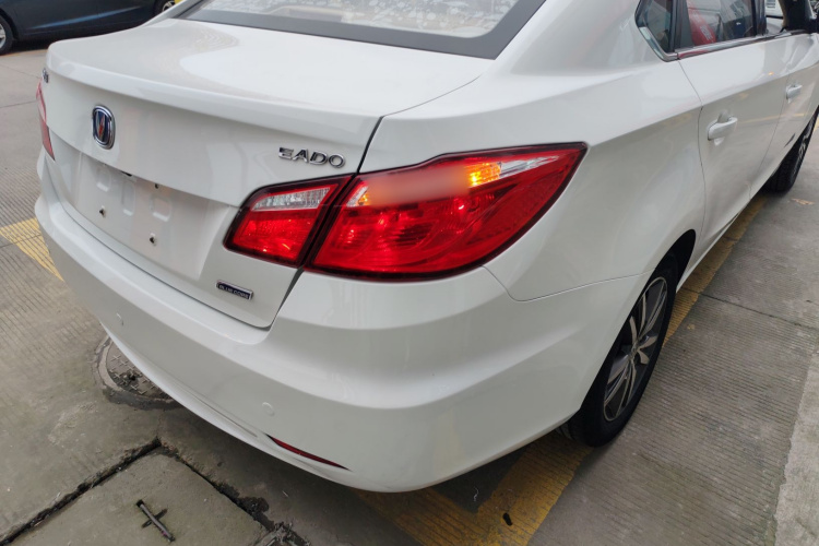 长安 逸动 2015款 1.6L 手动豪华型 国V车身外观9