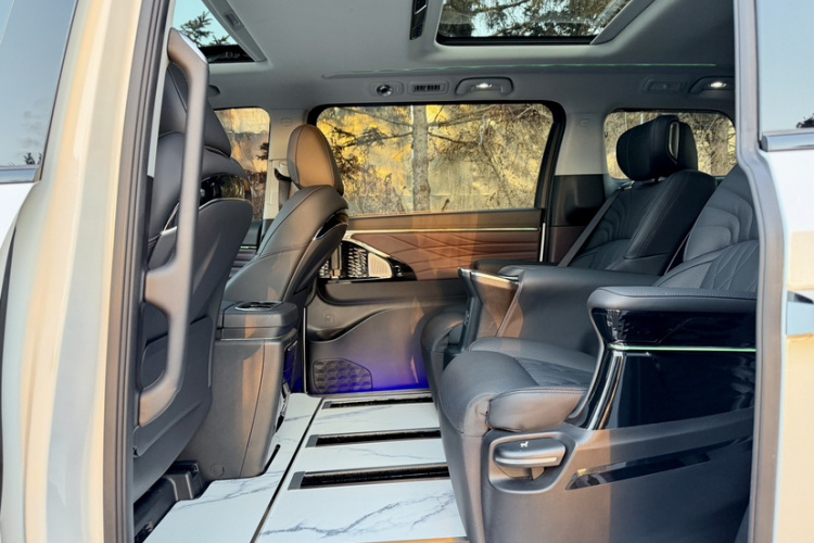 广汽传祺 传祺M8 2024款 大师系列 400T 至尊版局部细节9002