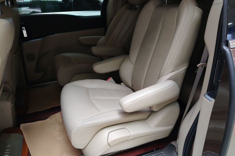 别克GL8 2018款 28T 尊贵型 国VI中控内饰21