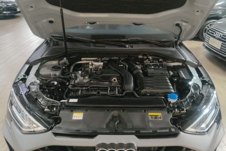 奥迪A3 2025款 Sportback 35TFSI 飞驰尊享型机舱底盘24