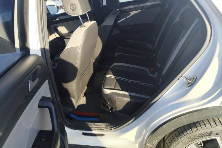 大众 T-ROC探歌 2023款 300TSI DSG两驱辰光版中控内饰21