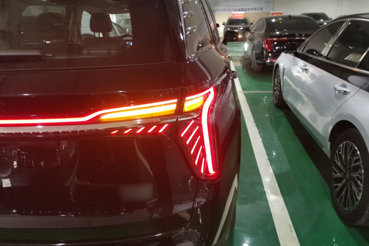 红旗HS7 PHEV 2024款 2.0T PHEV 四驱旗畅版 6座车身外观9