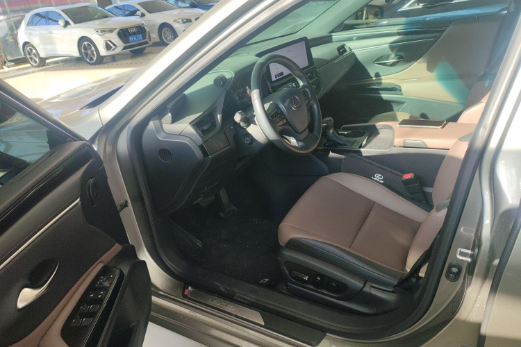 雷克萨斯ES 2023款 200 卓越版中控内饰20