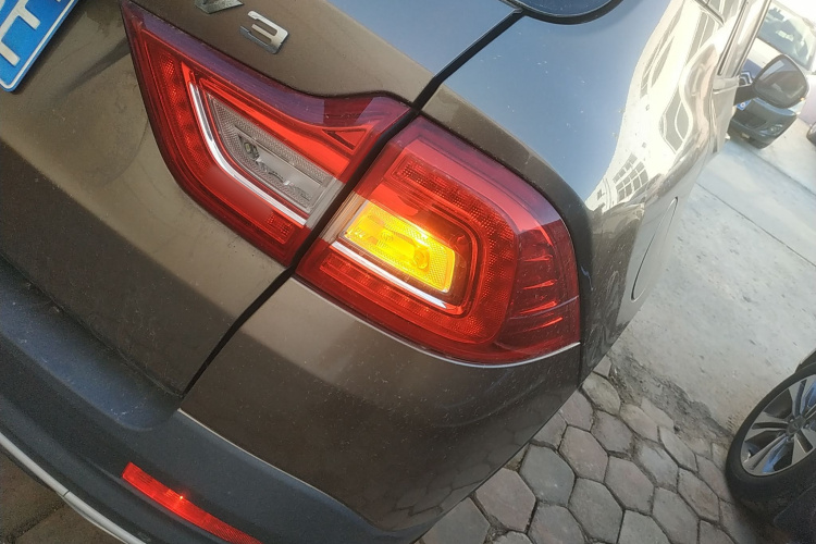 中华V3 2017款 1.5L 手动智能型车身外观9