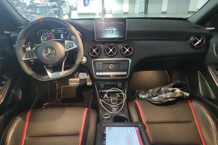 奔驰A级AMG(进口) 2017款 AMG A 45 4MATIC中控内饰7002