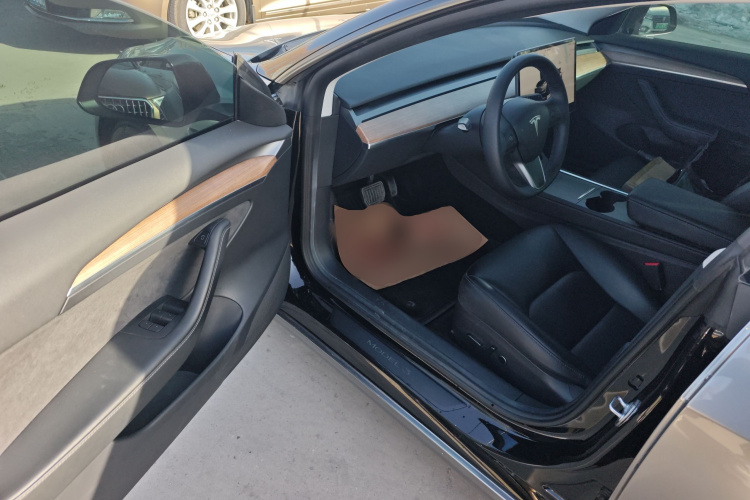 特斯拉 Model 3 2022款 后轮驱动版中控内饰20