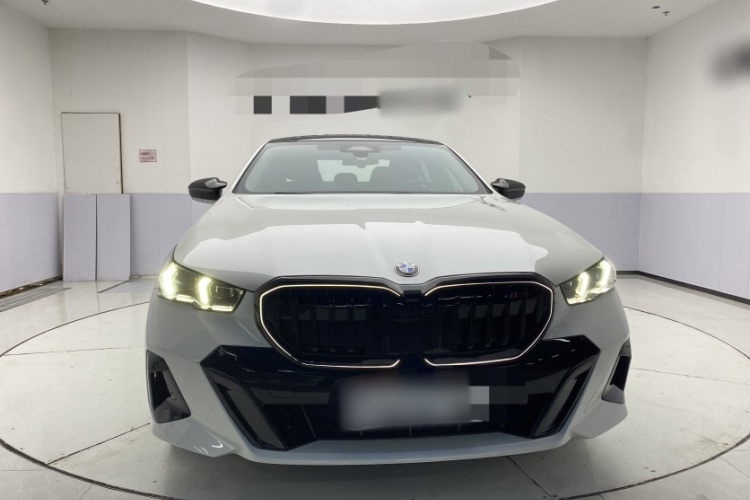 宝马5系 2025款 530Li 领先型 M运动套装车身外观6005