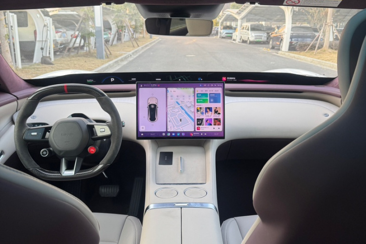 小米汽车 小米YU7 2025款 超长续航高性能四驱Max版中控内饰7002