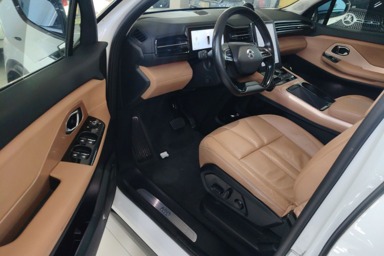 蔚来ES8 2018款 355KM 基准版 七座版中控内饰7003