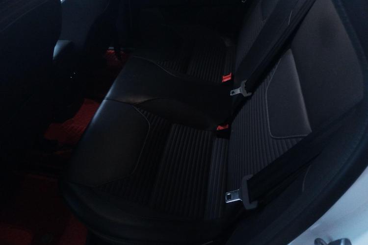 福特 福克斯 2020款 两厢经典 1.5L 自动风尚型中控内饰21